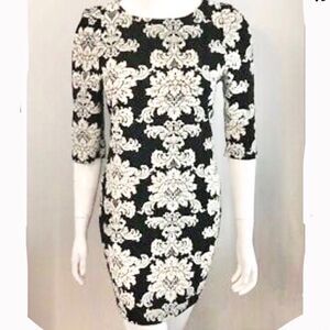 Everly Black& White Damask Medallion Shift Dress